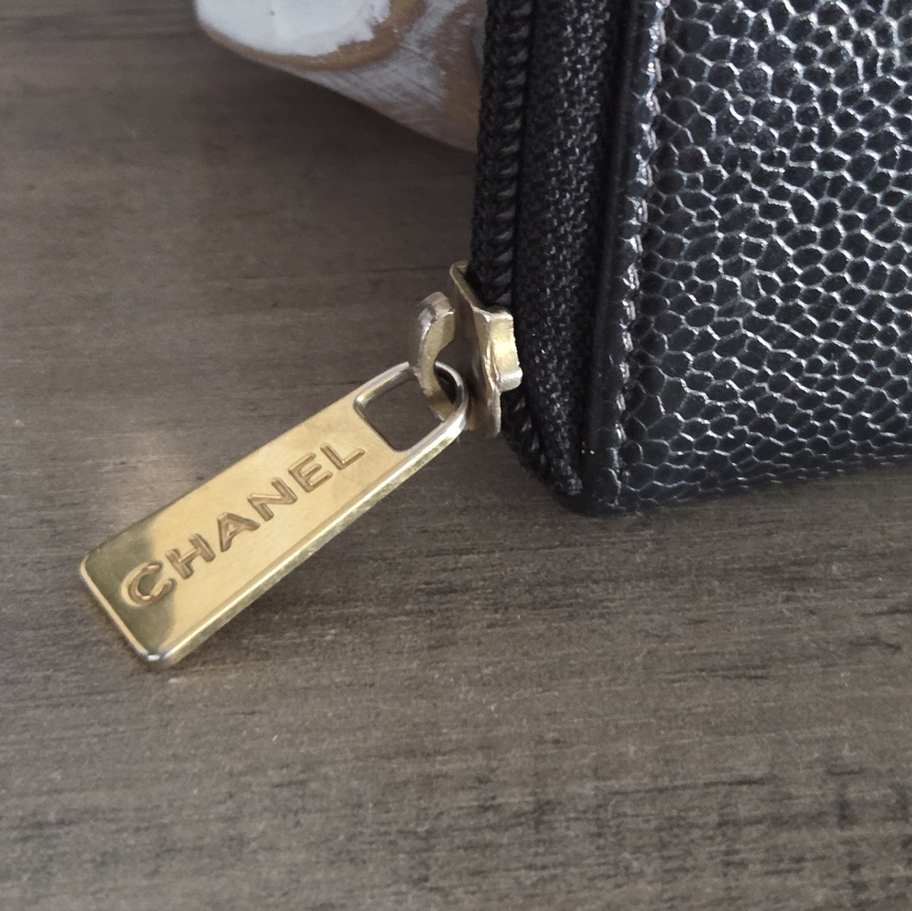 Authentic Chanel black caviar leather zip-around wallet - Picture 3 of 8